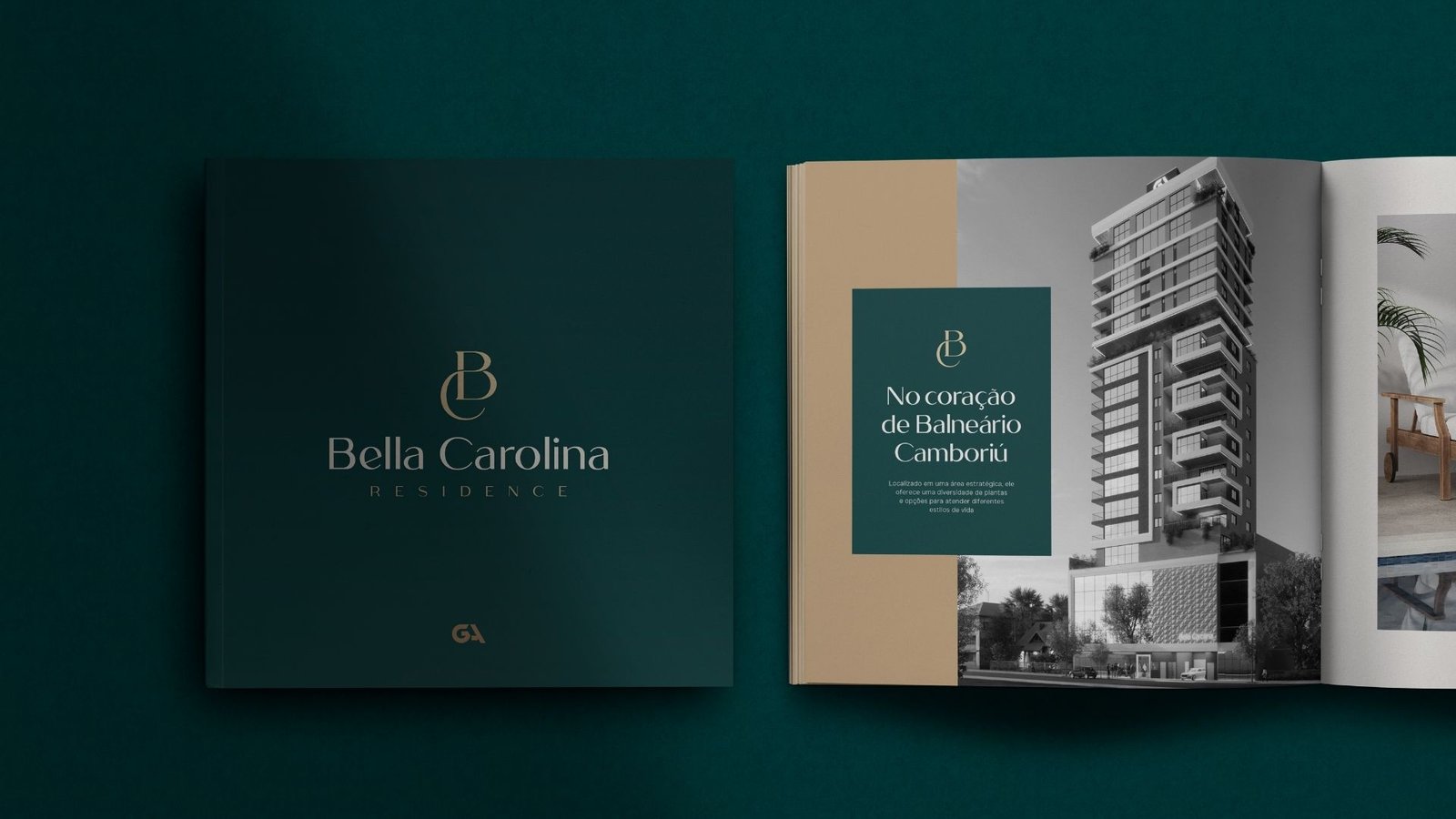 Capa e páginas abertas do material de apresentação Bella Carolina